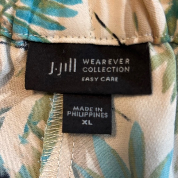 J jill Wearever Silky Woven Wide-Leg Crop Oatmeal Layered Palms - Picture 2 of 10